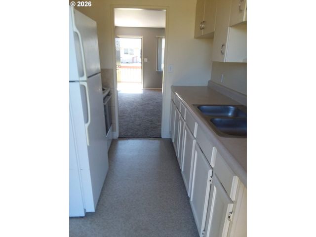 -1 N DWIGHT Ave, Portland, OR 97203