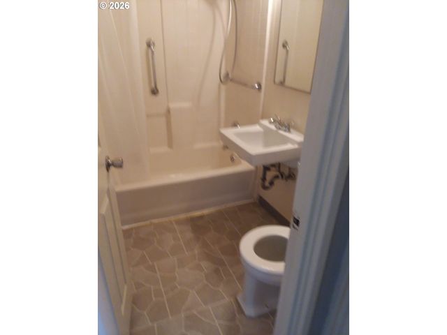 -1 N DWIGHT Ave, Portland, OR 97203