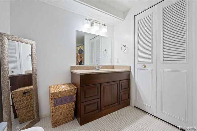 8323 Karam Boulevard 4, Warren, MI 48093