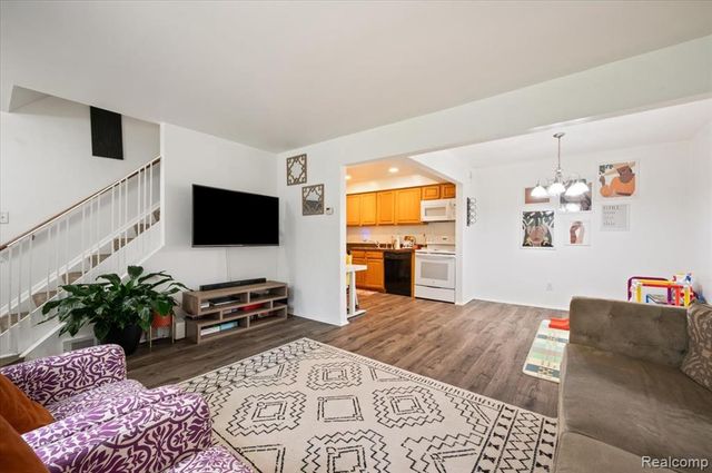 8323 Karam Boulevard 4, Warren, MI 48093