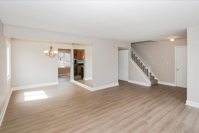 4990 Lichfield Drive, Hoffman Estates, IL 60010