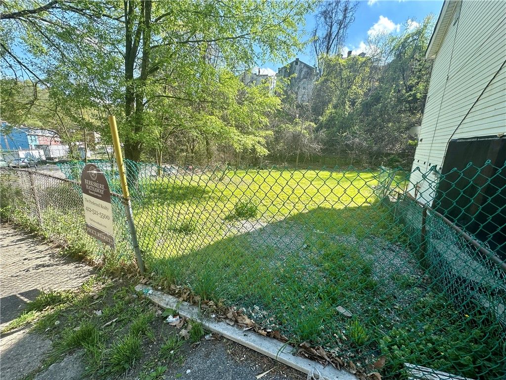 000 McClure Ave, Brighton Heights, PA 15212