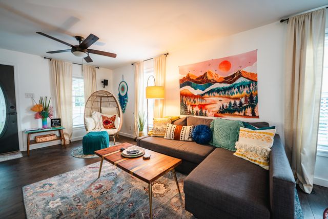 305 W Oklahoma Street, Branson, MO 65616