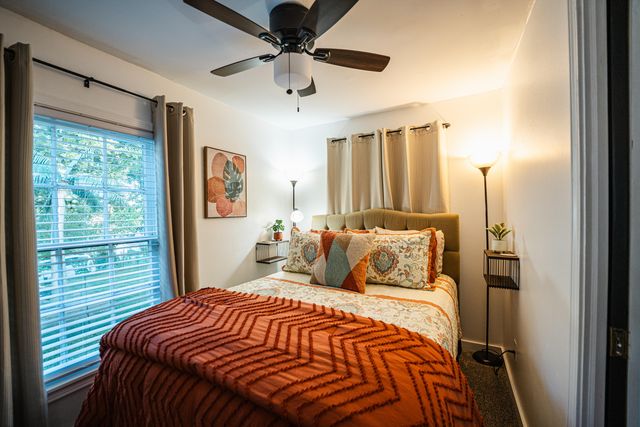 305 W Oklahoma Street, Branson, MO 65616