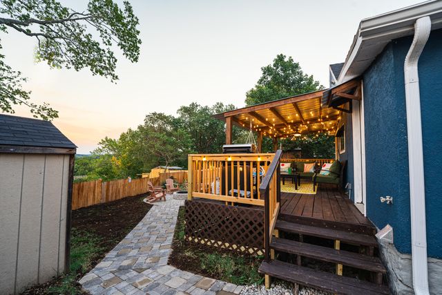 305 W Oklahoma Street, Branson, MO 65616