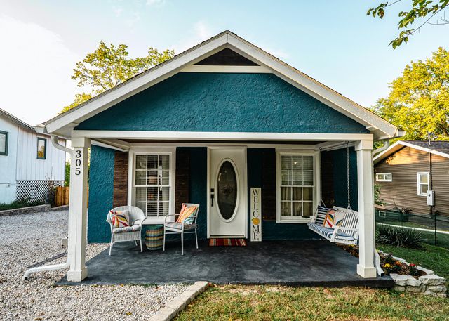 305 W Oklahoma Street, Branson, MO 65616