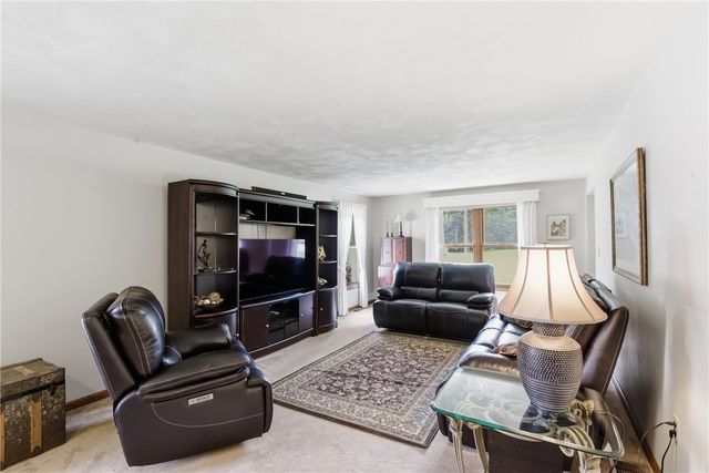 4 High Ridge Drive, Lincoln, RI 02865