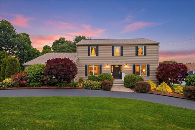 4 High Ridge Drive, Lincoln, RI 02865