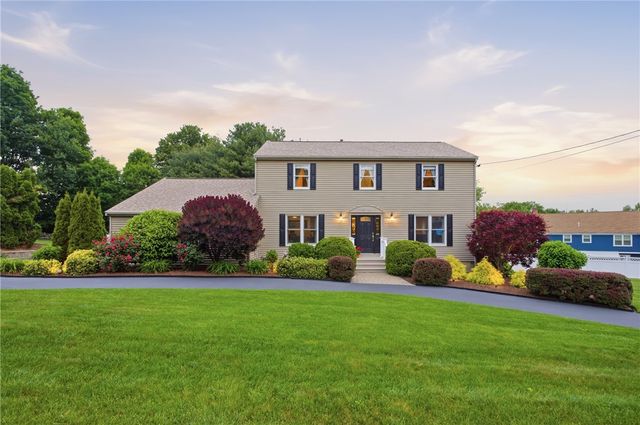 4 High Ridge Drive, Lincoln, RI 02865
