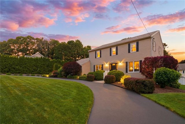 4 High Ridge Drive, Lincoln, RI 02865