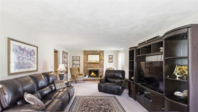 4 High Ridge Drive, Lincoln, RI 02865