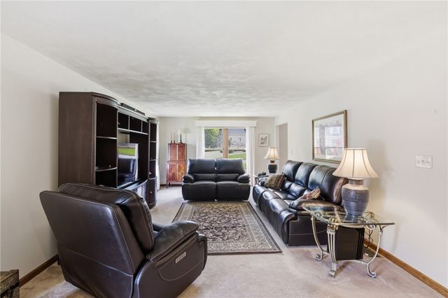 4 High Ridge Drive, Lincoln, RI 02865