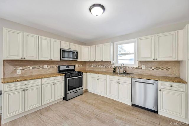 32 Longfellow Avenue, Westbury, NY 11590