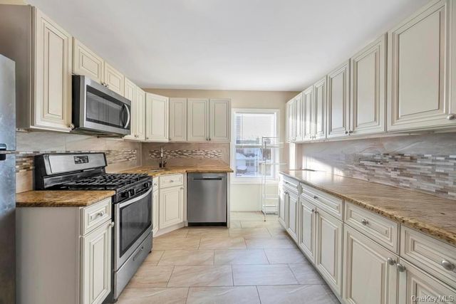 32 Longfellow Avenue, Westbury, NY 11590