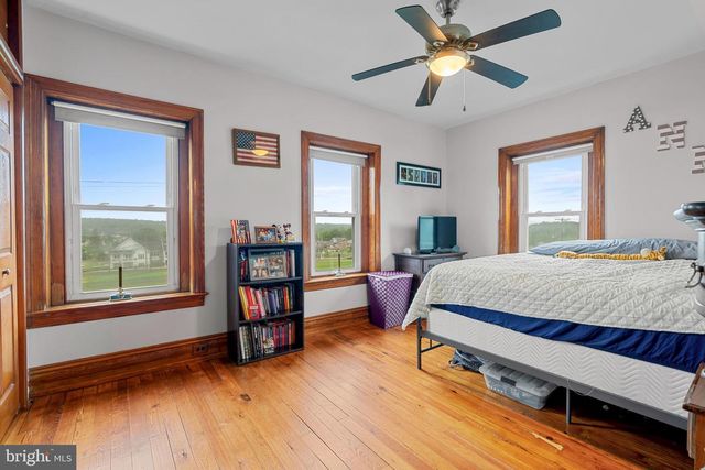 56 E FAIRVIEW AVE, Sellersville, PA 18960