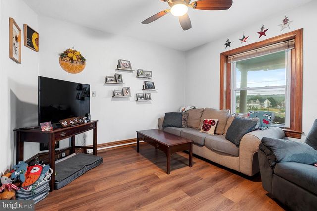 56 E FAIRVIEW AVE, Sellersville, PA 18960