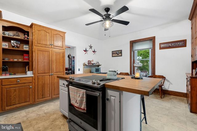 56 E FAIRVIEW AVE, Sellersville, PA 18960
