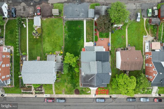 56 E FAIRVIEW AVE, Sellersville, PA 18960