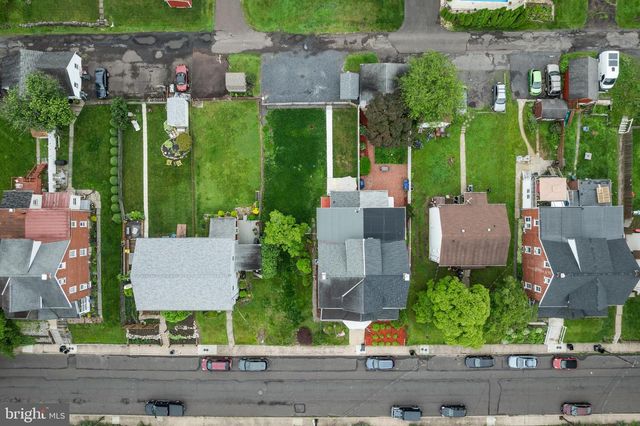 56 E FAIRVIEW AVE, Sellersville, PA 18960