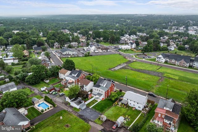 56 E FAIRVIEW AVE, Sellersville, PA 18960