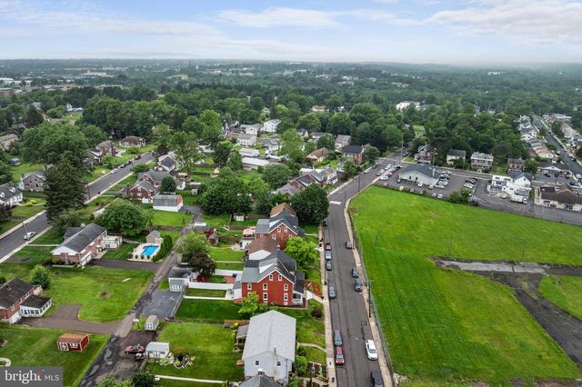 56 E FAIRVIEW AVE, Sellersville, PA 18960