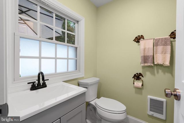 56 E FAIRVIEW AVE, Sellersville, PA 18960