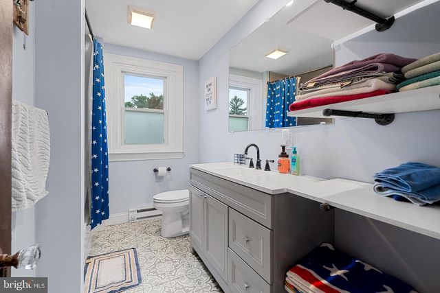 56 E FAIRVIEW AVE, Sellersville, PA 18960