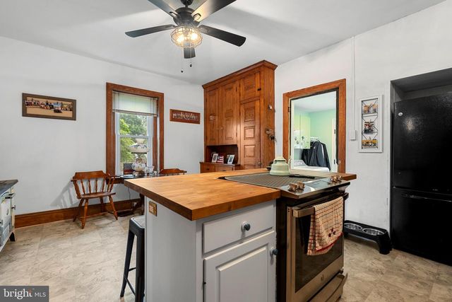 56 E FAIRVIEW AVE, Sellersville, PA 18960