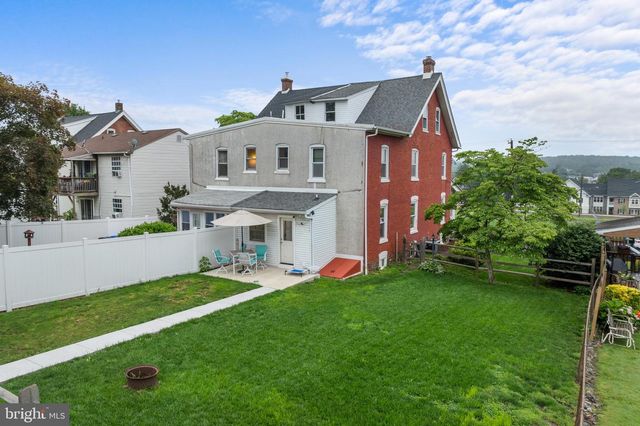 56 E FAIRVIEW AVE, Sellersville, PA 18960