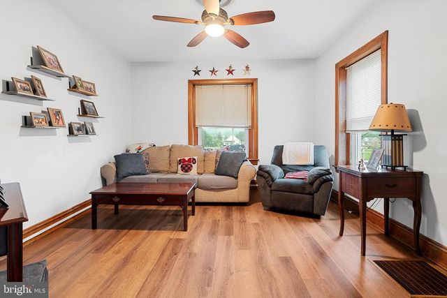 56 E FAIRVIEW AVE, Sellersville, PA 18960