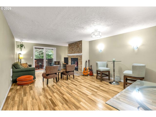 29700 Sw COURTSIDE Dr 36, Wilsonville, OR 97070