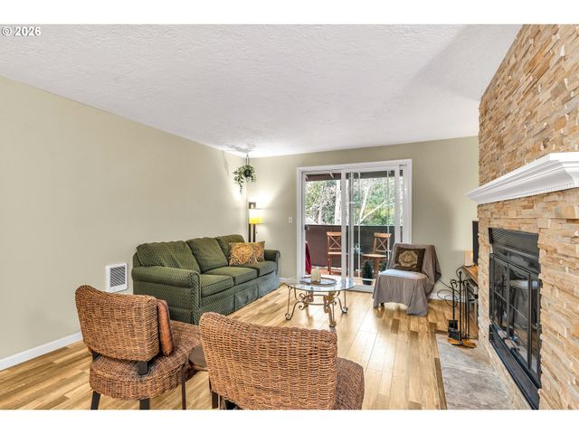 29700 Sw COURTSIDE Dr 36, Wilsonville, OR 97070