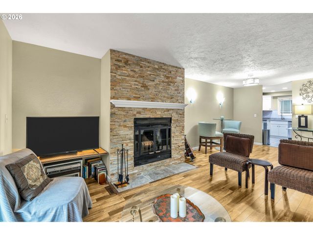 29700 Sw COURTSIDE Dr 36, Wilsonville, OR 97070