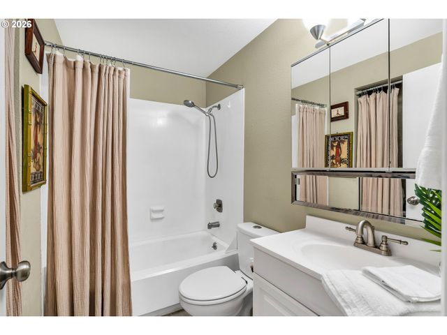 29700 Sw COURTSIDE Dr 36, Wilsonville, OR 97070