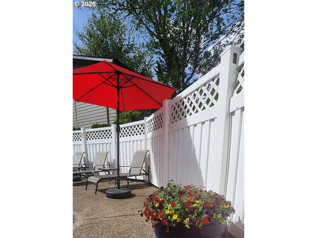 29700 Sw COURTSIDE Dr 36, Wilsonville, OR 97070