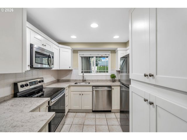 29700 Sw COURTSIDE Dr 36, Wilsonville, OR 97070