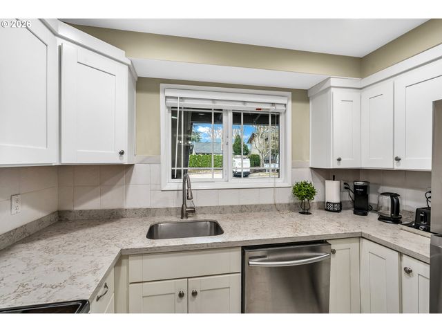 29700 Sw COURTSIDE Dr 36, Wilsonville, OR 97070