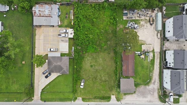 861 Wakefield Drive, Houston, TX 77018