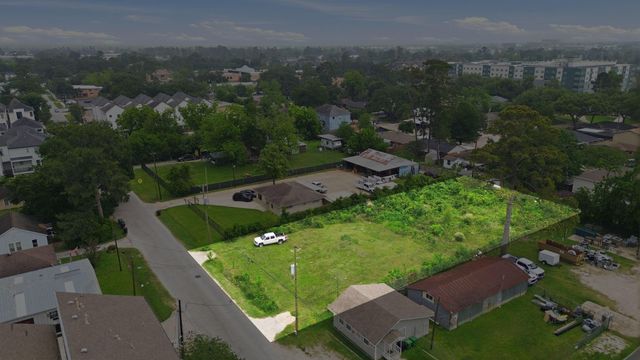 861 Wakefield Drive, Houston, TX 77018