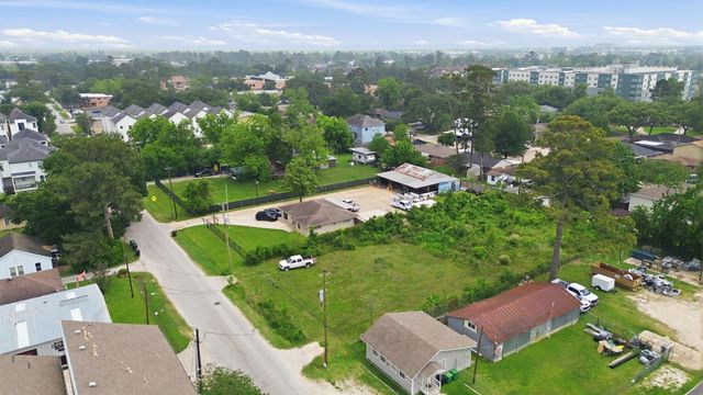 861 Wakefield Drive, Houston, TX 77018