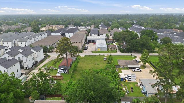 861 Wakefield Drive, Houston, TX 77018