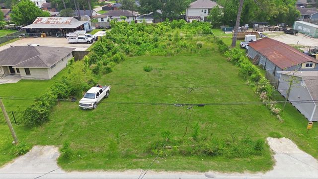 861 Wakefield Drive, Houston, TX 77018