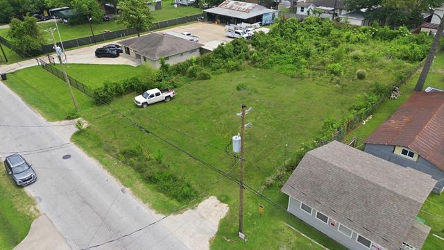 861 Wakefield Drive, Houston, TX 77018