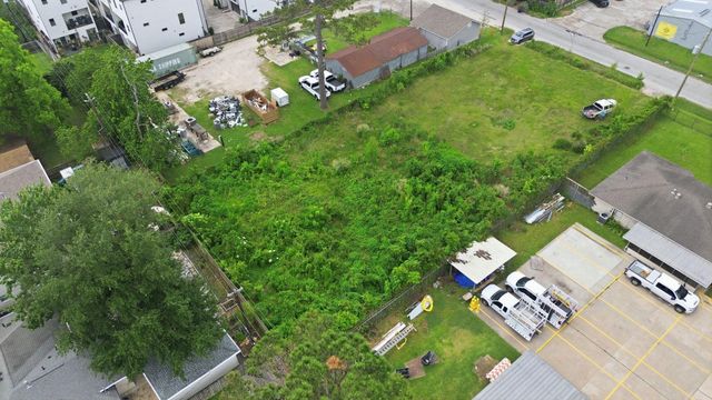 861 Wakefield Drive, Houston, TX 77018