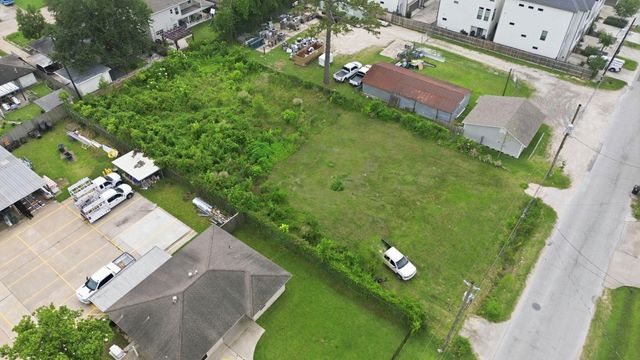 861 Wakefield Drive, Houston, TX 77018