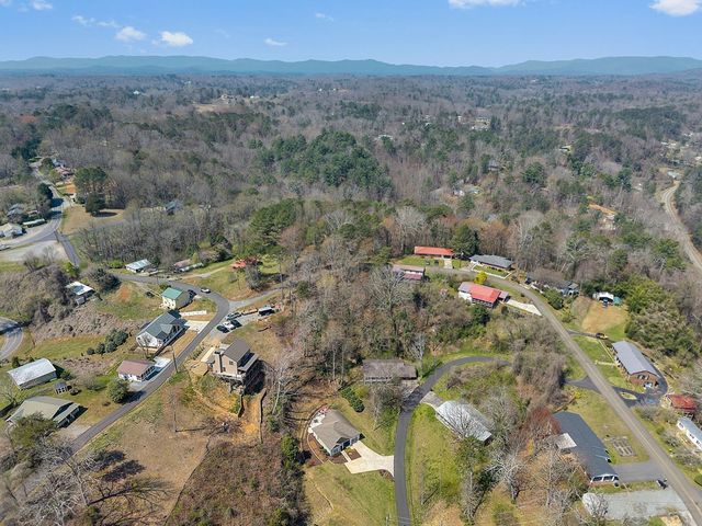 181 Logan Lane, Ellijay, GA 30540
