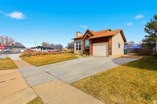 5622 S 2950 W, Roy, UT 84067