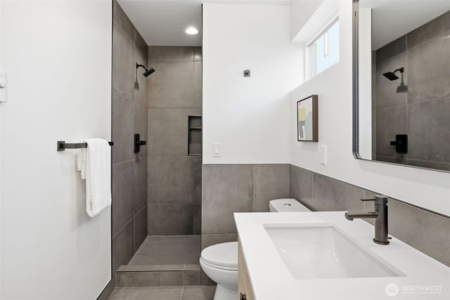 4517 A 35th Avenue S, Seattle, WA 98118