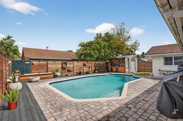 7521 SW 6th Court, North Lauderdale, FL 33068