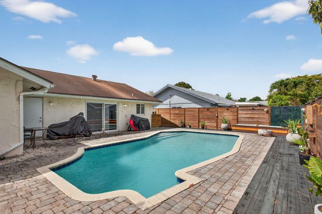 7521 SW 6th Court, North Lauderdale, FL 33068